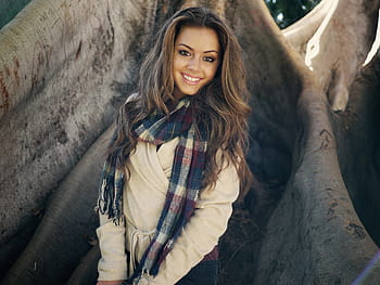 Elana R.